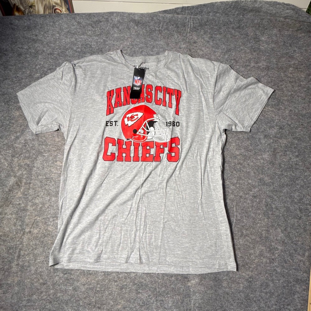 NFL Team Apparel Kansas City Chiefs Men XL T-Shirt Gray Graphic Helmet NWT